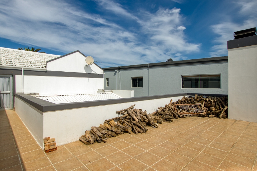 To Let 6 Bedroom Property for Rent in Greenways Golf Estate Western Cape